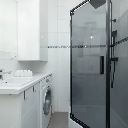 Unique And Spacious With Air Conditioning By Renters * 슈체친